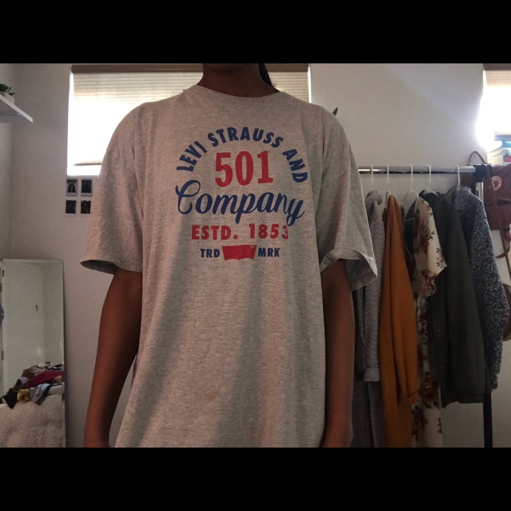 Levi oversized graphic